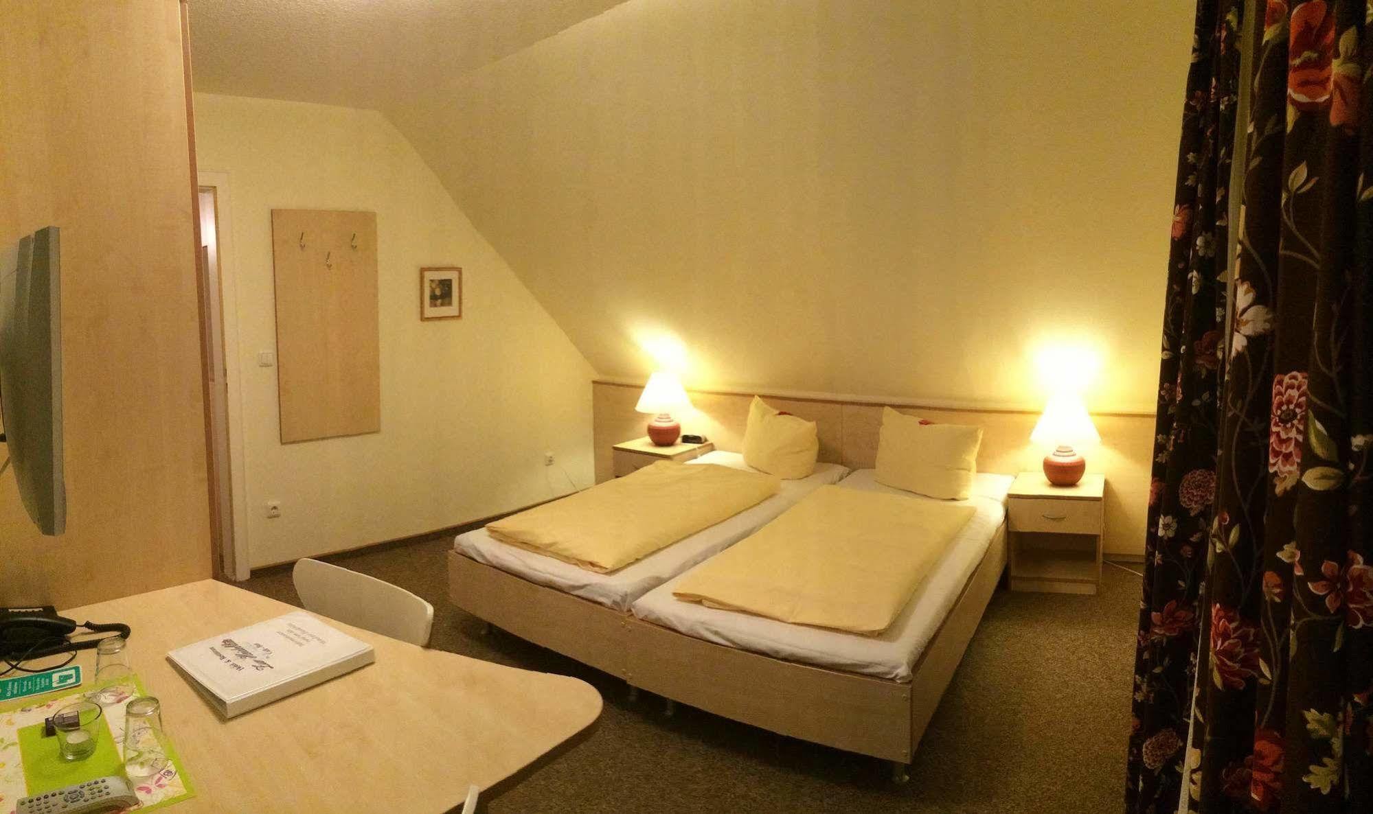 Hotel Zur Heidebluete Hambühren Exterior foto